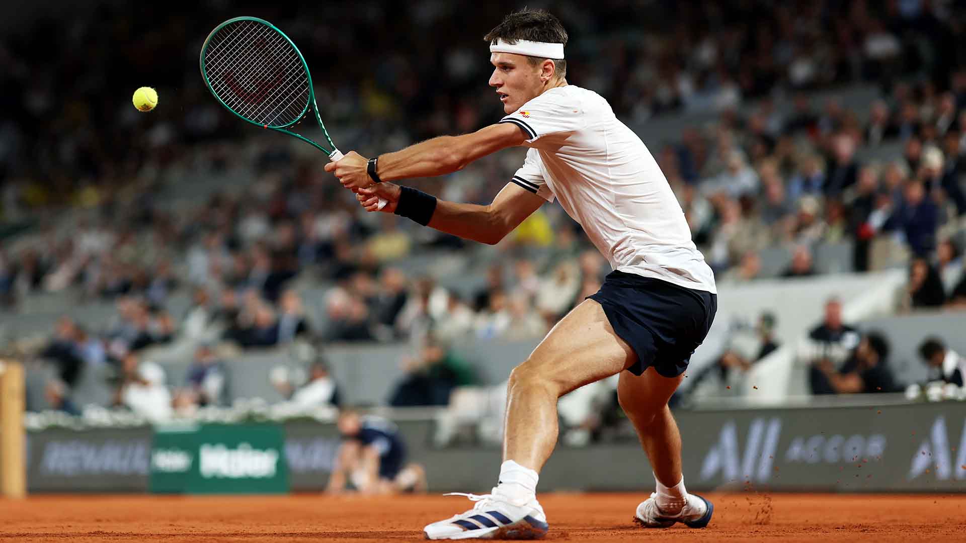 Andre Agassi Questions Jakub Mensik’s Decision to Add Mental Coach Ahead of French Open Semi-Final